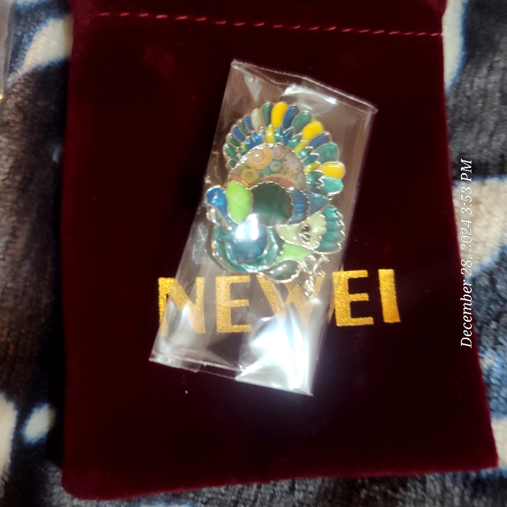 NEWEI New Turkey pin with Burgundy Velvet Pouch